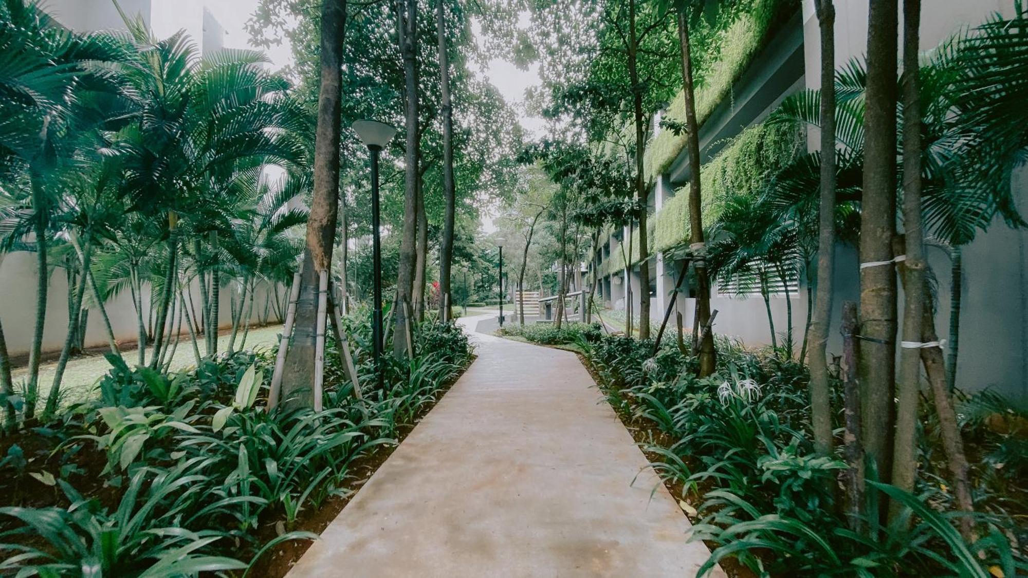Apartment Cozy Living And Warm At West Vista By Travelio Jakarta